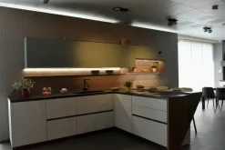 Cucina altri colori design con penisola Stosa Metropolis fenix cemento a soli 13500 Euro