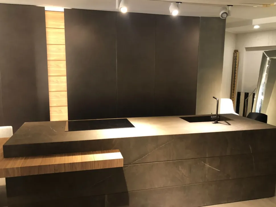 Cucina altri colori design con isola Modulnova Skill gres