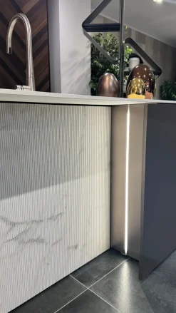 Cucina altri colori design con isola Binova Mantis a soli 26000 Euro