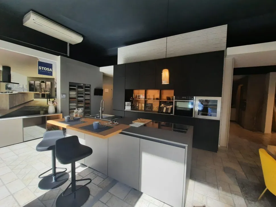 Cucina altri colori design con isola Metropolis aliant  Stosa