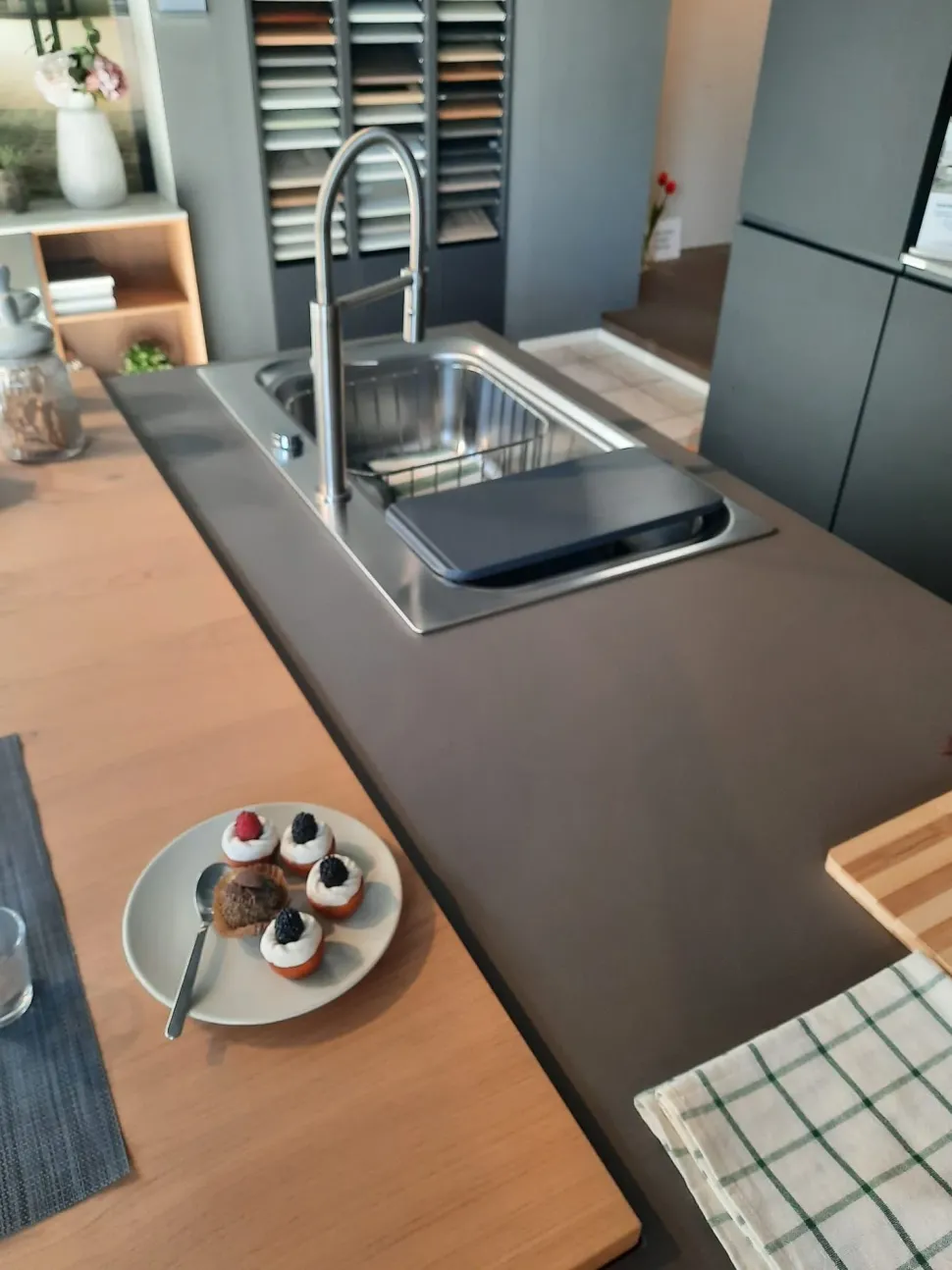 Cucina altri colori design con isola Metropolis aliant  Stosa