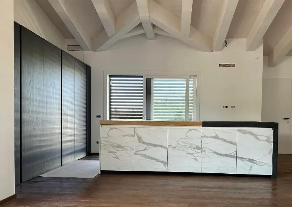 Cucina altri colori design con isola Bluna luxury Binova scontata