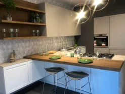 Cucina altri colori moderna con penisola Carattere Scavolini in Offerta Outlet