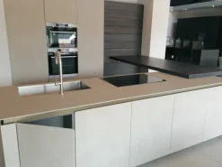 Cucina altri colori moderna ad isola Skill milltech Modulnova in offerta