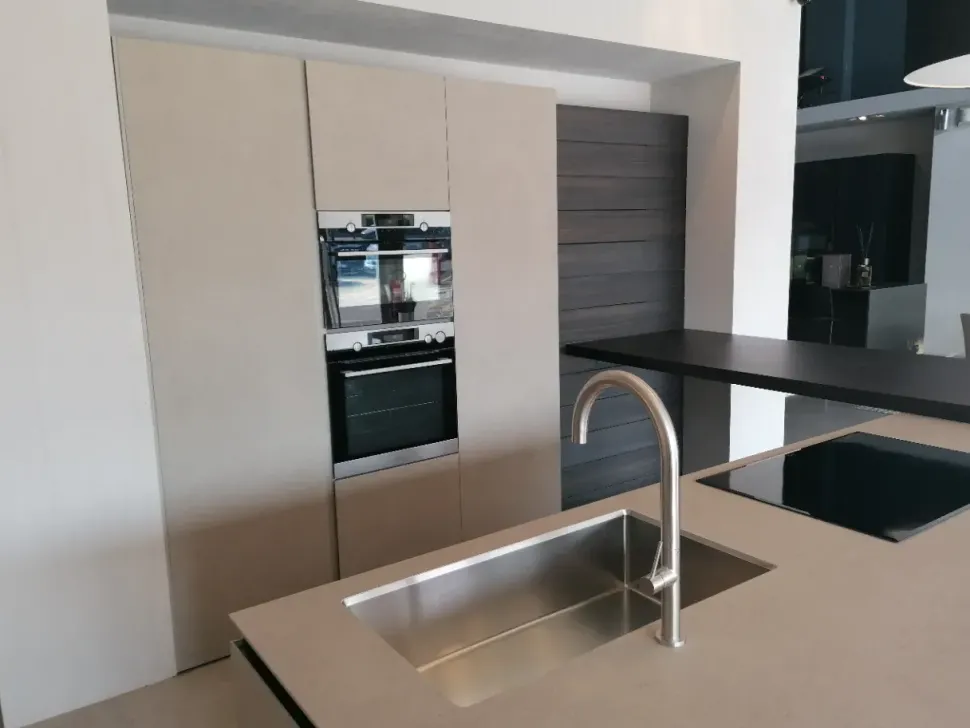 Cucina altri colori moderna ad isola Skill milltech Modulnova in offerta