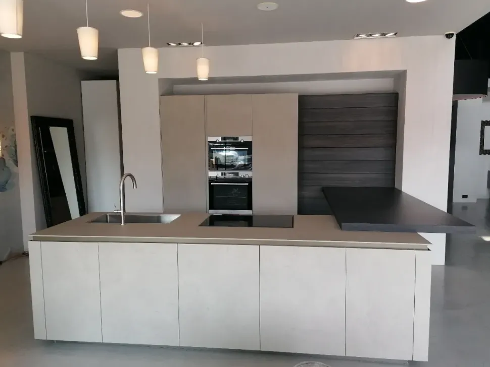 Cucina altri colori moderna ad isola Skill milltech Modulnova in offerta