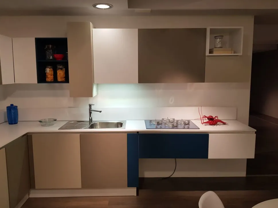 Cucina altri colori moderna ad angolo Space Gd arredamenti in Offerta Outlet