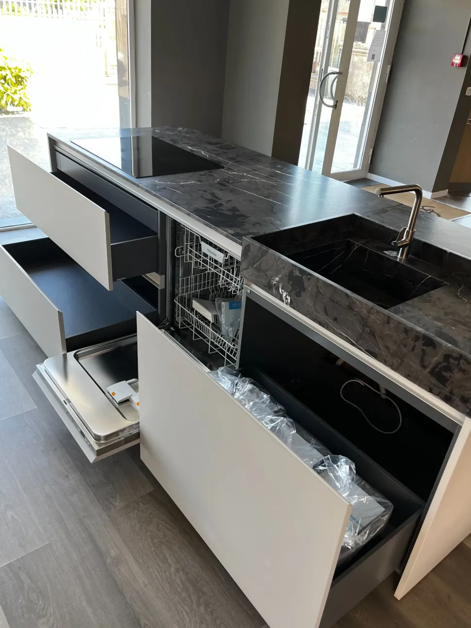 Cucina altri colori moderna con isola Soul Ernestomeda