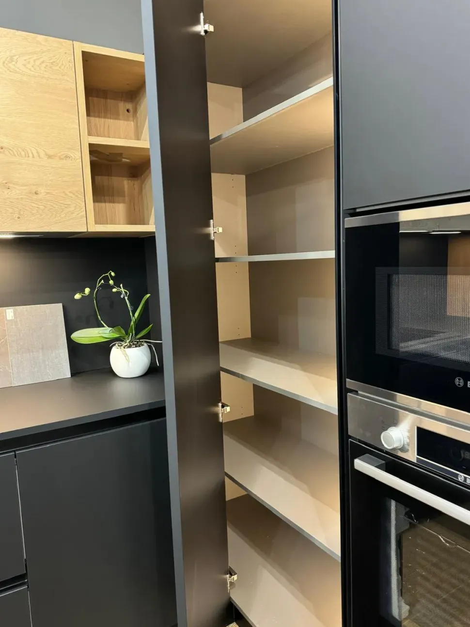 Cucina altri colori moderna con penisola Atra cucine modello lab Atra in offerta