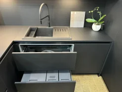 Cucina altri colori moderna con penisola Atra cucine modello lab Atra in offerta