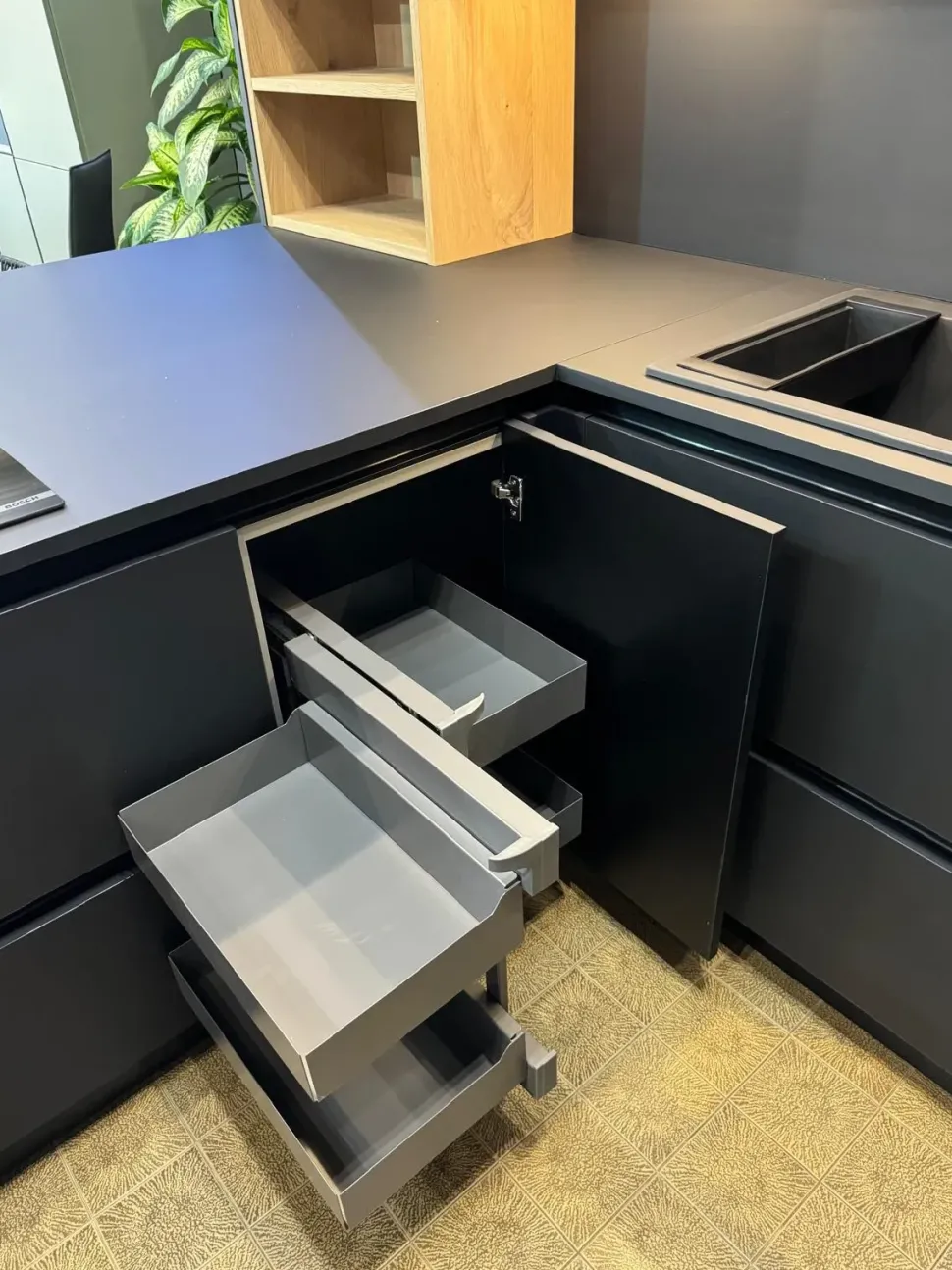 Cucina altri colori moderna con penisola Atra cucine modello lab Atra in offerta