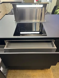 Cucina altri colori moderna con penisola Atra cucine modello lab Atra in offerta