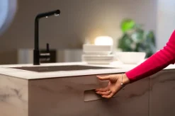 Cucina altri colori moderna con isola 36e8 Lago