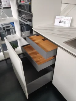 Cucina altri colori moderna con penisola Veneta cucine Start time soft e riflex
