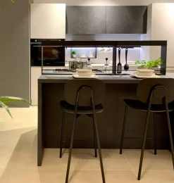 Cucina altri colori moderna con isola Scavolini Motus