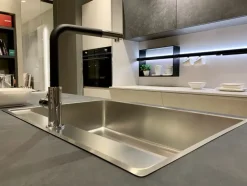 Cucina altri colori moderna con isola Scavolini Motus