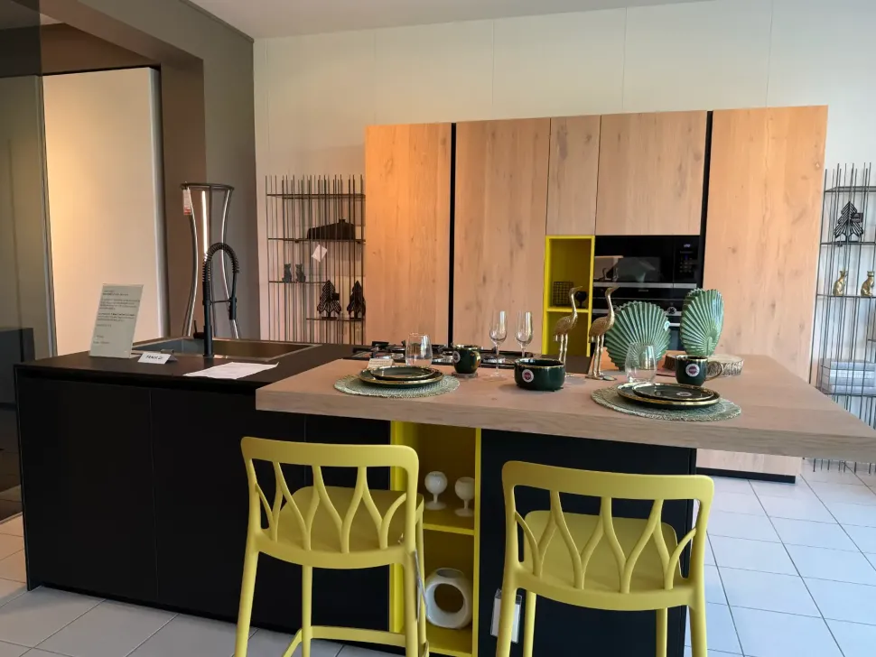 Cucina altri colori moderna con isola Doimo cucine Aspen a soli 16830 Euro