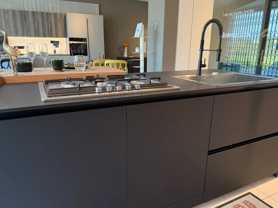 Cucina altri colori moderna con isola Doimo cucine Aspen a soli 16830 Euro