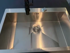 Cucina altri colori moderna con isola Doimo cucine Aspen a soli 16830 Euro