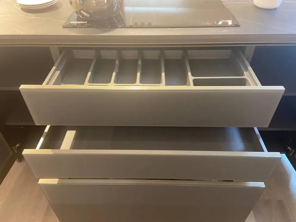 Cucina altri colori moderna Lounge vetro opaco Veneta cucine in Offerta Outlet