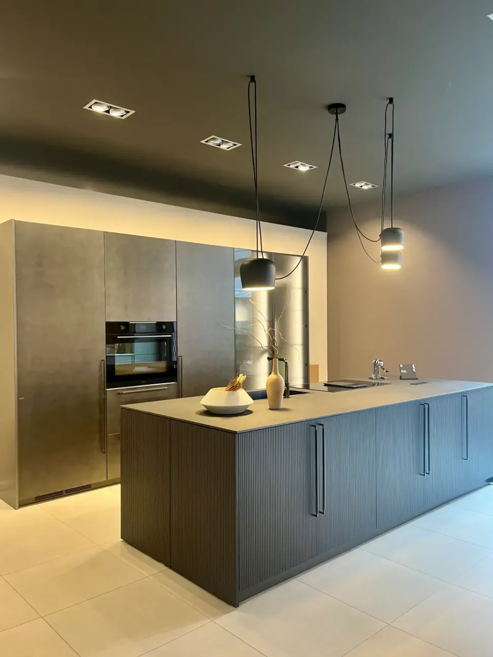 Cucina antracite design con isola Musa Scavolini in offerta