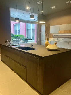 Cucina antracite design con isola Musa Scavolini in offerta