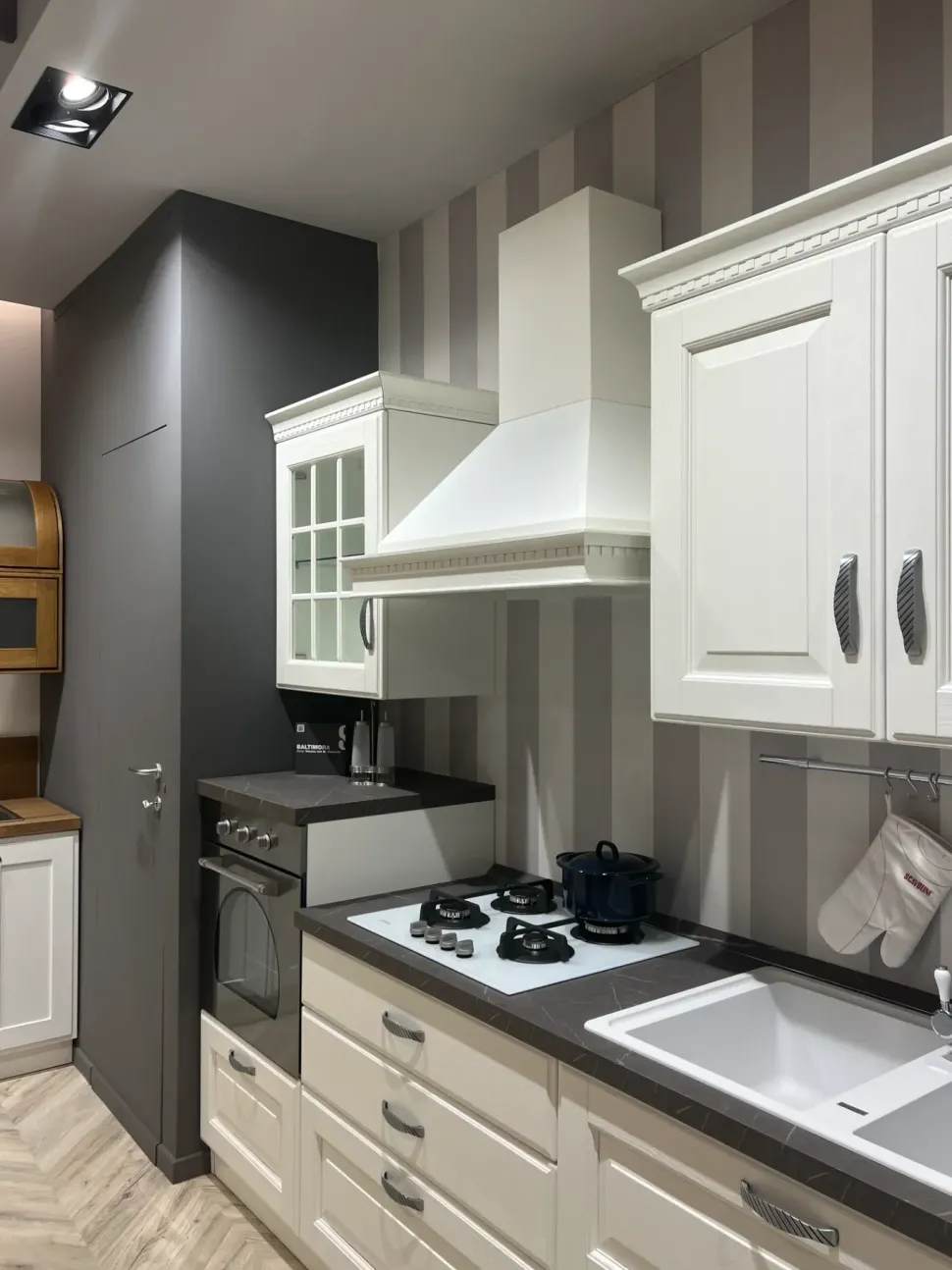 Cucina Baltimora classica bianca Scavolini lineare scontata 50%