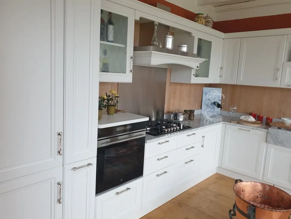 Cucina bianca country ad angolo Granducato Collezione esclusiva scontata