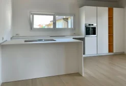 Cucina bianca design con penisola Ingrosso cucine moderne icm45 Primopiano cucine