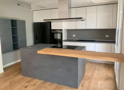 Cucina bianca design con penisola Ingrosso cucine moderne icm60 Primopiano cucine in Offerta Outlet