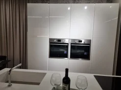 Cucina bianca moderna ad isola Mobilturi Nevada  tiffany