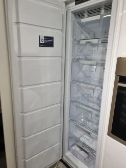 Cucina bianca moderna ad isola Mobilturi Nevada  tiffany