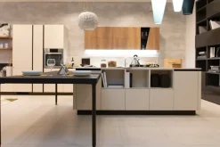 Cucina bianca moderna ad isola Liberamente Scavolini scontata