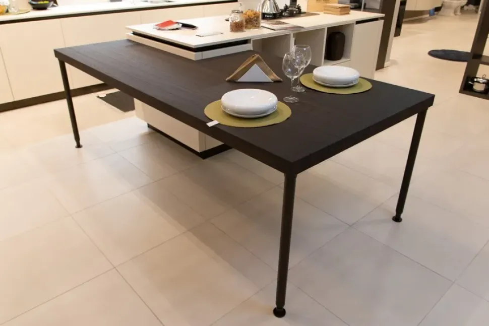 Cucina bianca moderna ad isola Liberamente Scavolini scontata