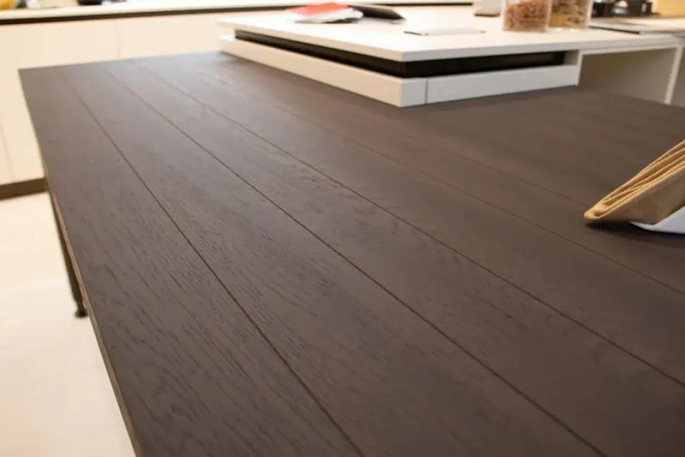 Cucina bianca moderna ad isola Liberamente Scavolini scontata