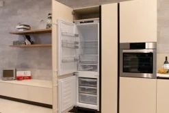 Cucina bianca moderna ad isola Liberamente Scavolini scontata