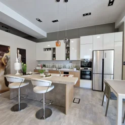 Cucina bianca moderna ad isola Scavolini Lumina