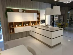 Cucina bianca moderna con penisola Veneta cucine Oyster pro laccata bianco lucido a soli 8400 Euro