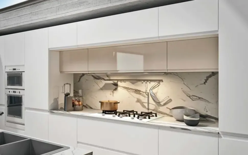 Cucina bianca moderna con isola Cucina white minimal design con isola Collezione esclusiva in offerta