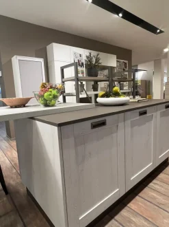 Cucina bianca moderna con penisola Stosa City