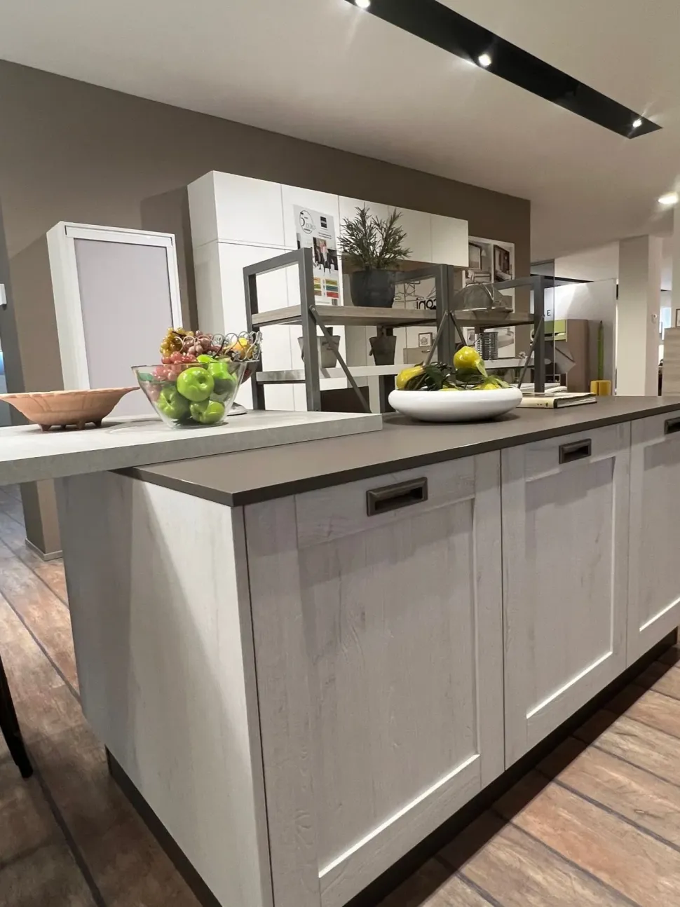 Cucina bianca moderna con penisola Stosa City