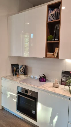 Cucina bianca moderna con penisola Motus  Scavolini in Offerta Outlet