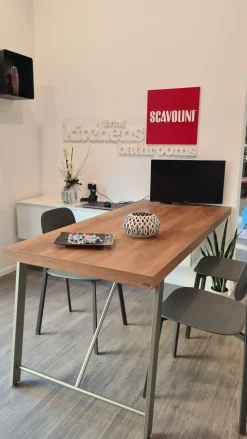 Cucina bianca moderna con penisola Motus  Scavolini in Offerta Outlet