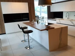 Cucina bianca moderna con isola K3 kali Arredo3 in offerta