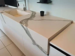 Cucina bianca moderna con isola K3 kali Arredo3 in offerta