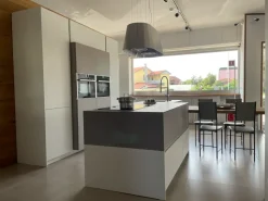 Cucina bianca moderna con isola Monoliti Meson's cucine scontata