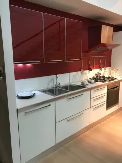 Cucina bianca moderna lineare Modello diamante Veneta cucine scontata