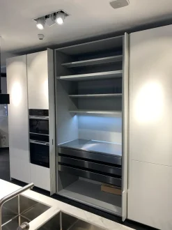 Cucina bianca moderna Phoenix 840 Poliform in Offerta Outlet