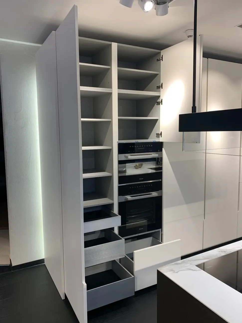 Cucina bianca moderna Phoenix 840 Poliform in Offerta Outlet