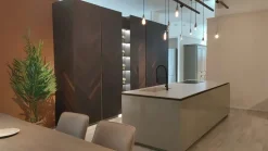 Cucina Binova design ad isola rovere moro in legno Mantis + bluna laccato